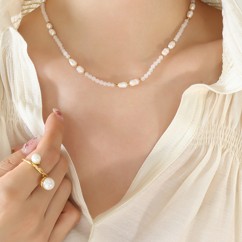 Vòng Cổ Hạt Ngọc Trai Bằng Thép Titan Mạ Vàng Không Phai Phong Cách Pháp Cá Tính Mùa Đông Mới