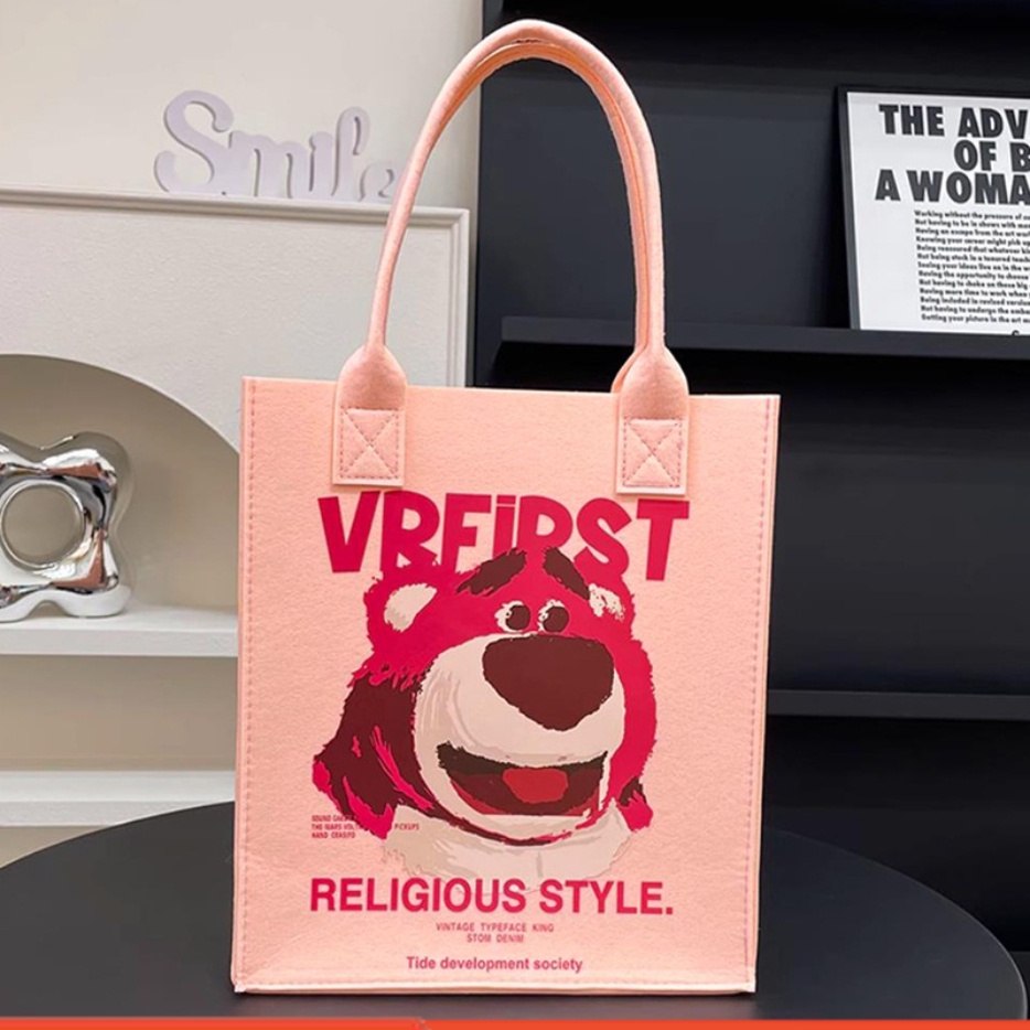 Túi xách - Túi Tote Vải Nỉ Kích Thước 30x26x10 Họa Tiết Gấu Dâu Lotso Hoạt Hình, Dùng Đi Học, Du Lịch