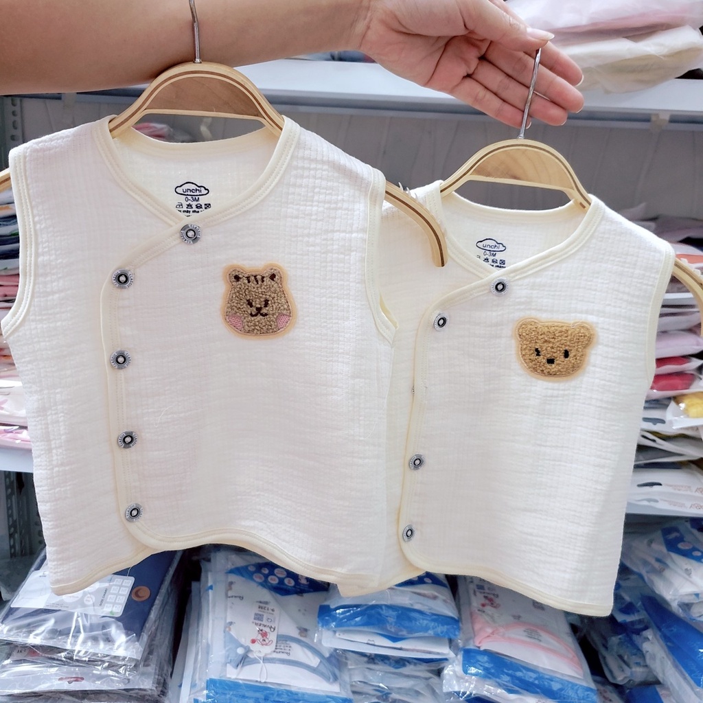 Unchi 2023 áo gile mùa đông cúc cài lệch vải xô muslin mềm mại thoáng khí giữ âm cho bé trai bé gái 0-18 tháng