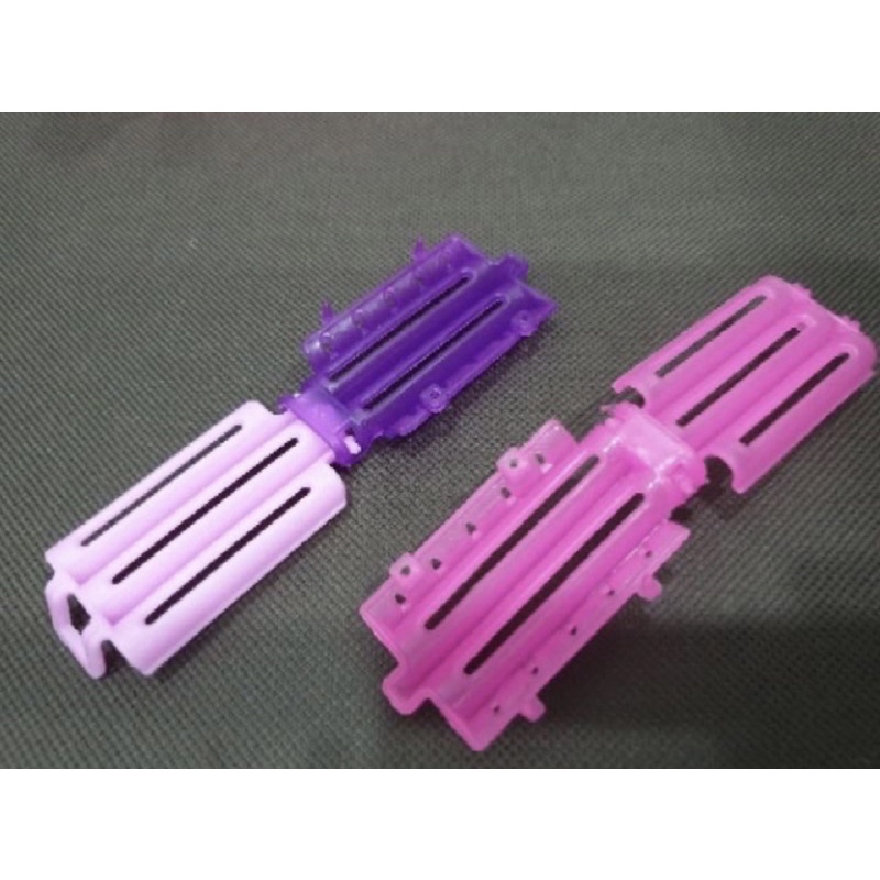 Bấm phồng chân tóc, tách lẻ 1 cái, làm phồng chân tóc tạo độ dày cho tóc.