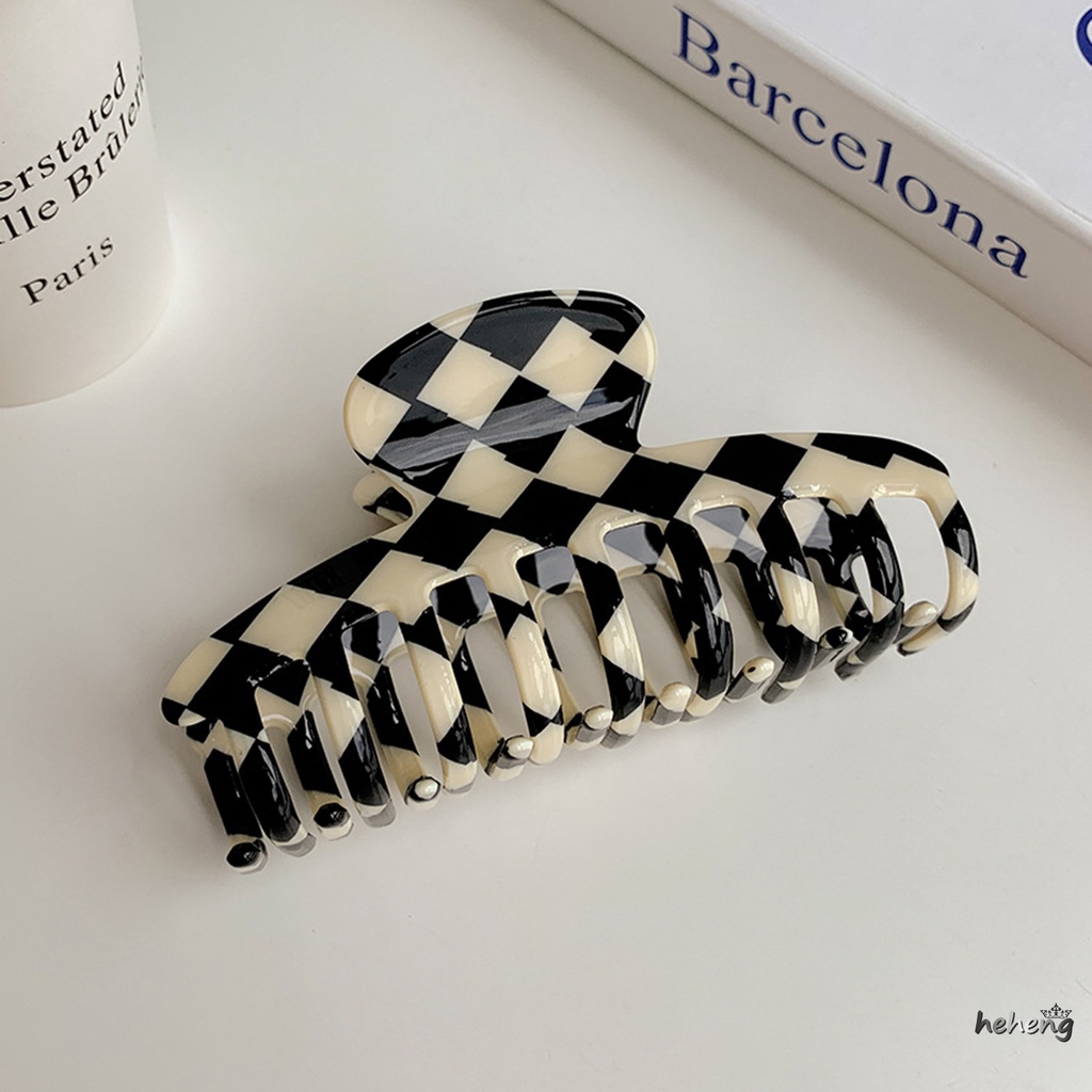 Kẹp Tóc Càng Cua Lớn Họa Tiết Sọc Caro Trắng Đen Cho Nữ Khi Tắm &amp; Nấu Ăn