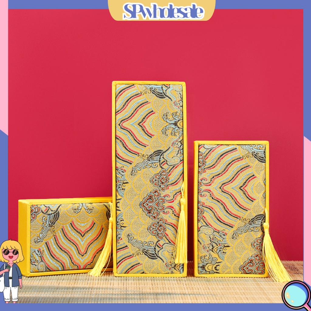 &lt;SPwholesale&gt; Hộp Đựng Vòng Tay / Vòng cổ Thêu Họa Tiết Phong Cách Trung Hoa Sang Trọng Mịn Màng Không Phai Màu Cho Nữ