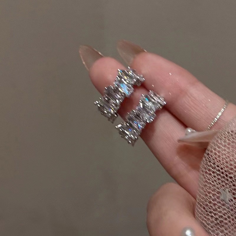 Khuyên Tai Mạ Bạc Đính Đá Zircon Cho Bạn Gái