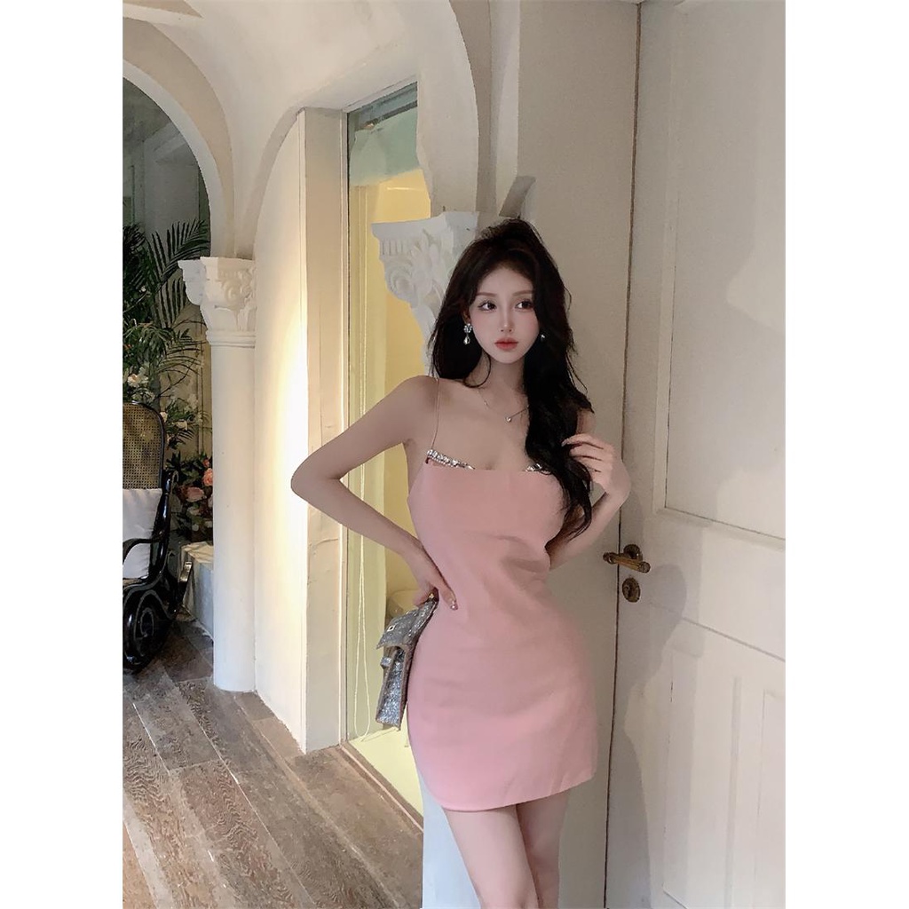 Đầm Hai Dây Sát Nách Đính Ngọc Trai Sang Trọng