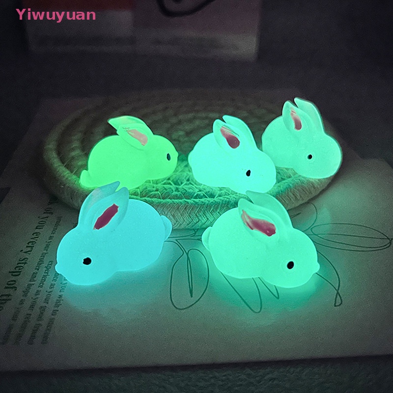 2 Mô Hình Thỏ Nhựa Phát Quang Trang Trí Bảng Điều Khiển Xe Hơi Mới