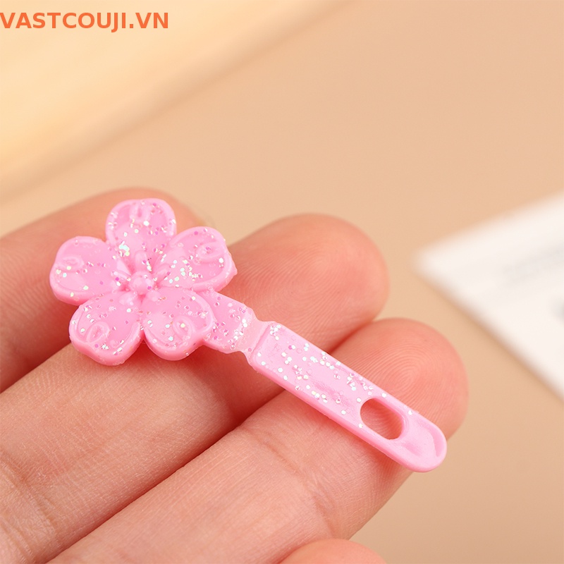 2 Kẹp Tóc Hình Hoa Xinh Xắn Cho Búp Bê 1 / 6
