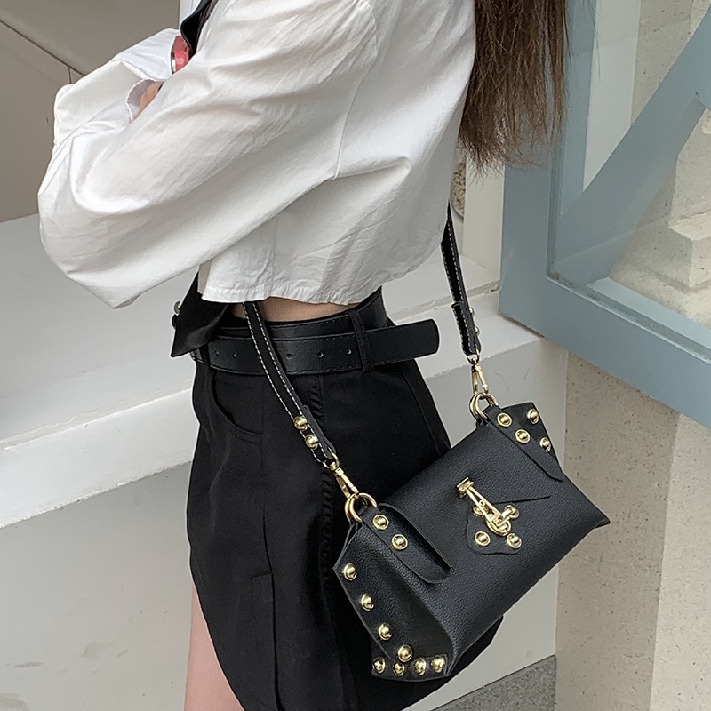 Túi Đeo Vai Đính Đinh Tán Phong Cách punk Cá Tính Chất Lượng Cao Cho Nữ