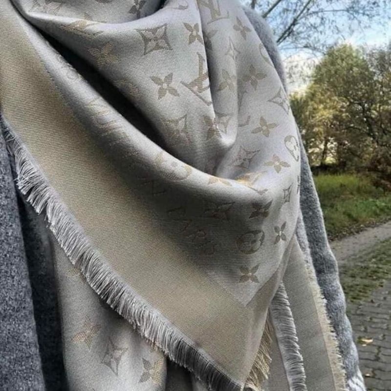 Khăn Vuông Lv  cao cấp  làm quà tặng sang trọng lịch sự LUXURY