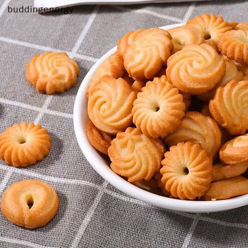 Set 4 Khuôn Cắt Bánh Quy Hình Tròn / Vuông Tiện Dụng