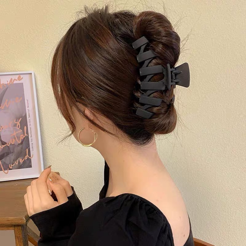Kẹp Tóc Hình Cá Mập Màu Đen Nhám Thời Trang Cho Nữ