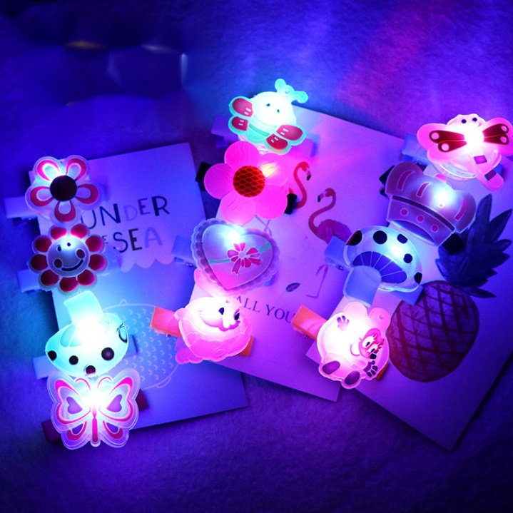 Kẹp Tóc Họa Tiết Hoạt Hình Có Đèn LED Phát Sáng Cho Bé