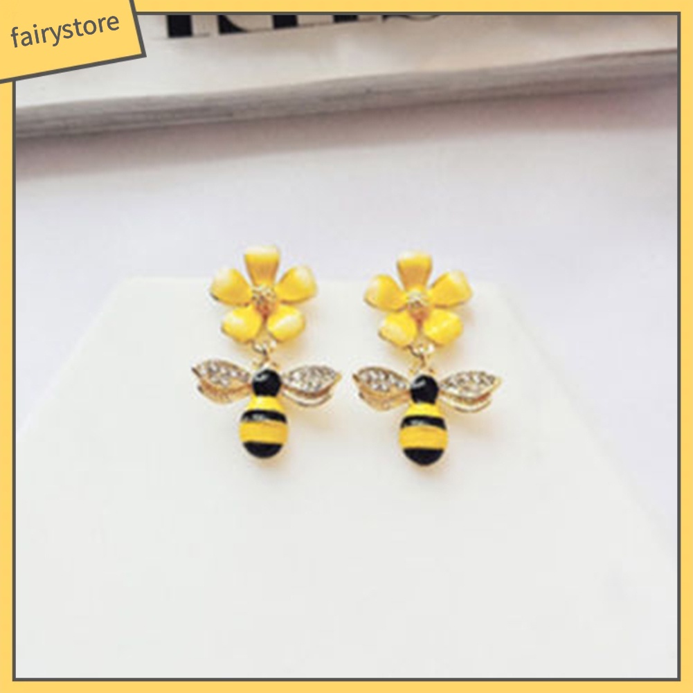 Bông Tai Hình Hoa Và Ong Tráng Men Đính Kim Cương Giả Cho Nữ