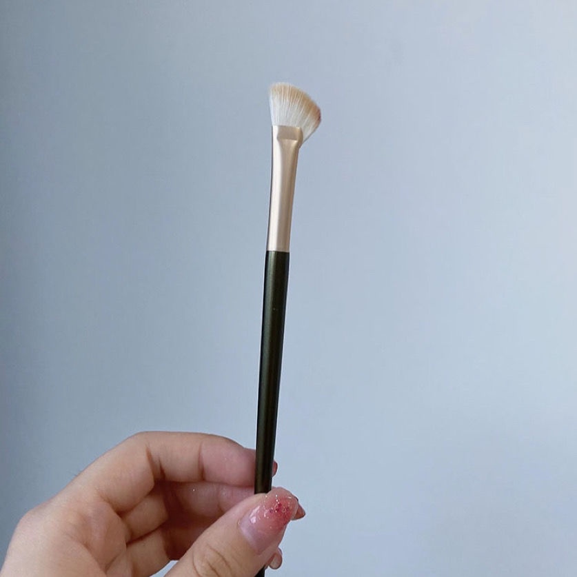 Cangzhou Semi-Fan Nose Shadow Brush Bàn chải trang điểm Hình liềm Slanted Nhỏ Hình quạt Bóng Mũi Cầu Sửa đổi Điểm nổi bật