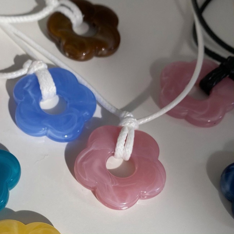 Vòng cổ Mặt Hoa Nhiều Màu Sắc Bằng Acrylic