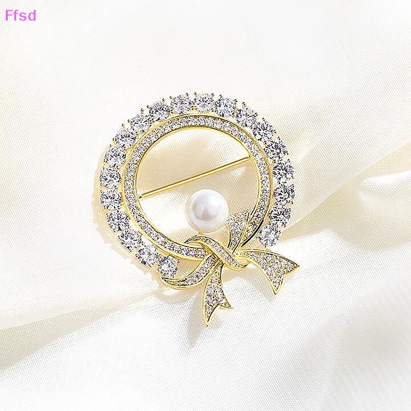 1 Huy Hiệu Cài Áo Hình Tròn Đính Ngọc Trai Và Đá Hình Bướm Phong Cách Baroque Thanh Lịch Dành Cho Nữ