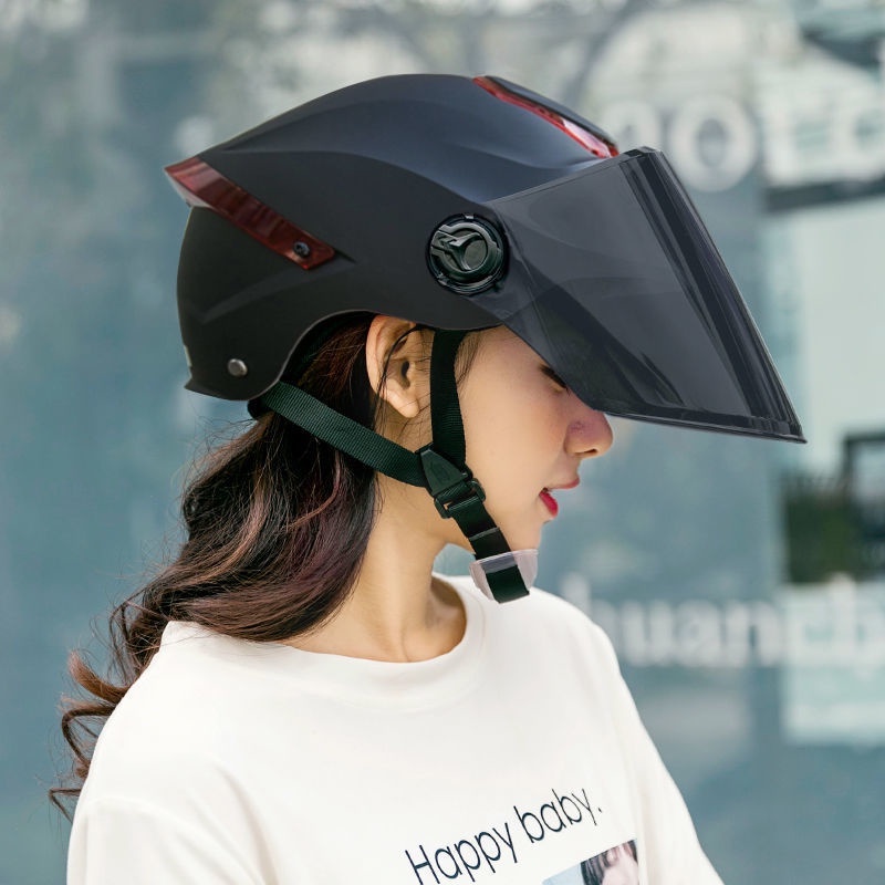 Mũ Bảo Hiểm Siêu Nhẹ Chống Nắng Thời Trang Đi Xe Máy Điện coupon