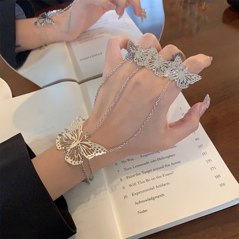 Vòng Tay Hình Bướm Rỗng Màu Vàng / Bạc Phong Cách Hàn Quốc Cá Tính