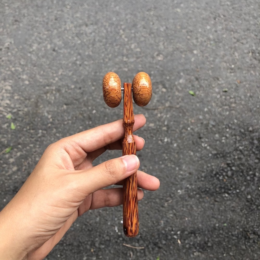 Cây lăn massage gỗ dừa cầm tay - Cây massage mặt/ cổ/ vai/ gáy/ lưng