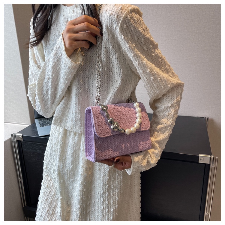 Túi đeo chéo vai JASMIN NOIR có nắp dáng nhỏ bằng da PU in hoa phối chuỗi ngọc trai cho nữ