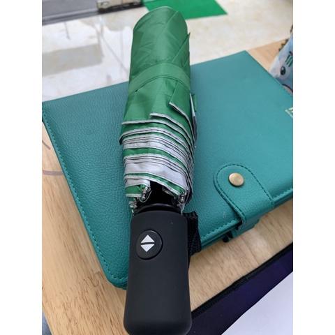 Ô Che mưa nút mở tự động Manulife . Quà tặng ý nghĩa cho khách hàng bảo hiểm