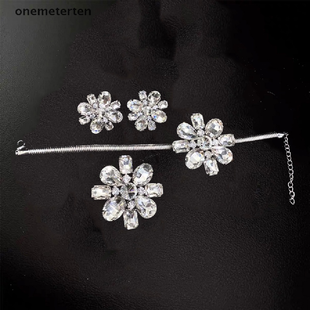 Vòng cổ Mặt Hoa Đính Đá Lấp Lánh Phong Cách Retro