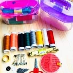 Hộp Kim Chỉ May 55 Món Đầy Đủ Các Dụng Cụ Hỗ Trợ Tối Đa Cho Bạn Trong Công Việc May Vá, Sửa Lại Các Loại Quần Áo Bị Hỏng