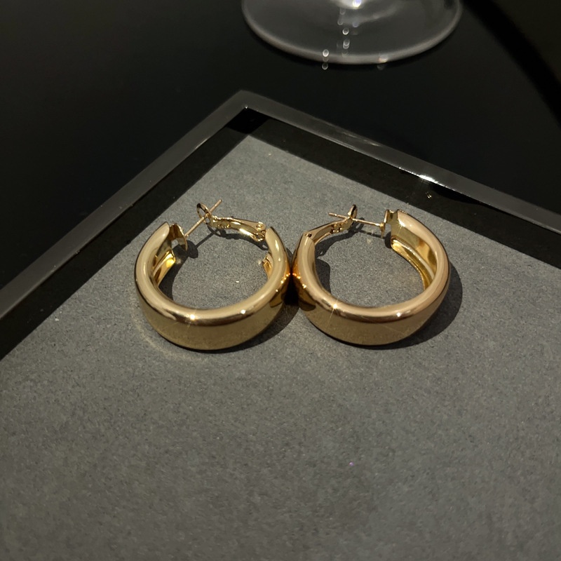 1 Đôi Bông Tai Kim Loại Dạng Tua Rua Xoắn Đính Ngọc Trai Sang Trọng