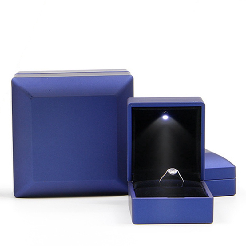 Hộp Đựng Trang Sức Có Đèn LED Tiện Dụng