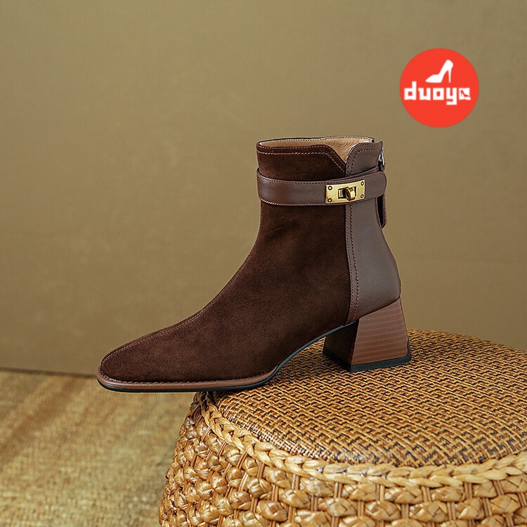 Duoya Tóc Thẳng ~ [Hàng Có Sẵn] Giày Bốt Martin Gót Dày Ngắn Mũi Vuông Cài Khóa Kim Loại Màu Hồng Phong Cách Retro Thu Đông Mới Cho Nữ