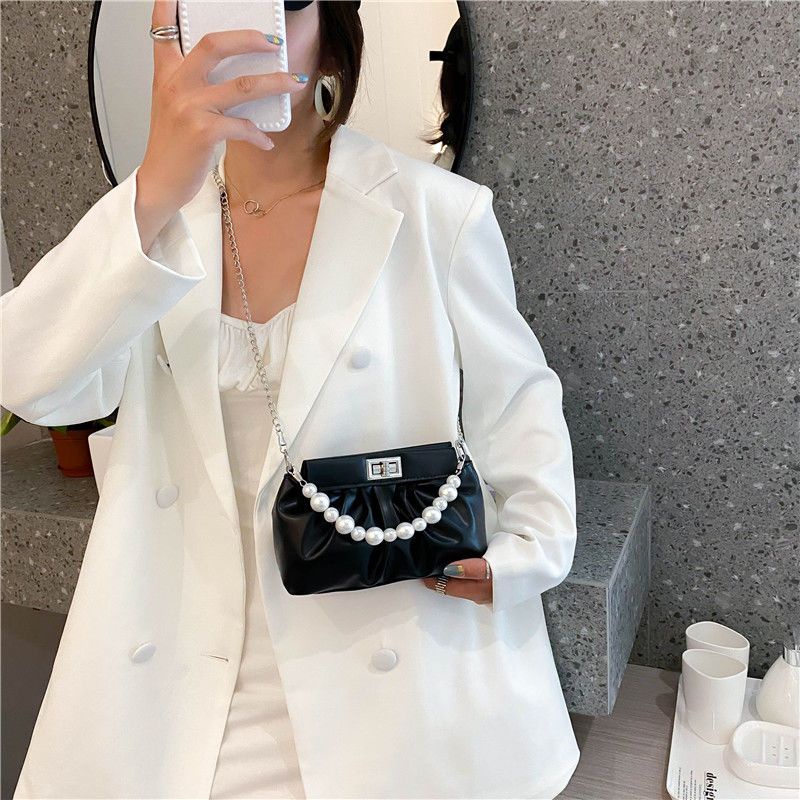 Túi Xách Da Mềm Xếp Ly Phối Chuỗi Ngọc Trai Xinh Xắn Dành Cho Nữ