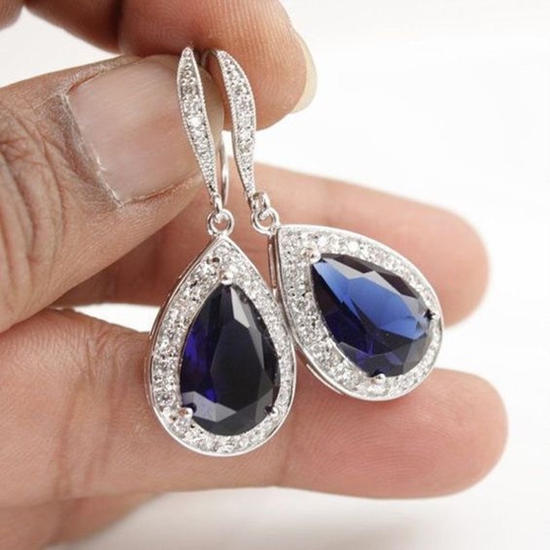 Khuyên Tai Đính Đá Sapphire Sang Trọng