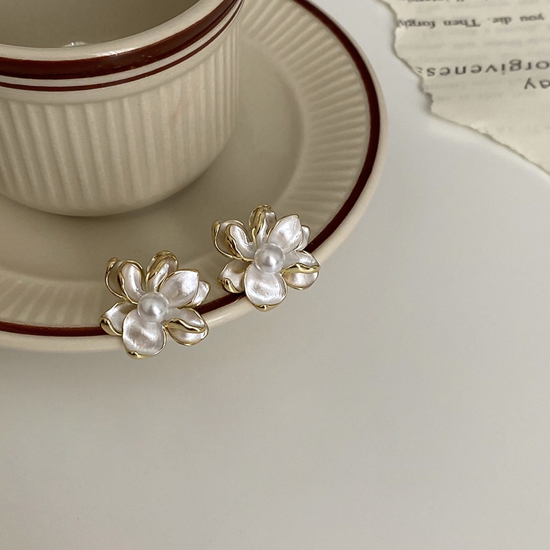 Bông Tai Hình Hoa Đính Ngọc Trai Cao Cấp Sang Trọng