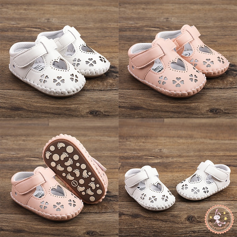 Giày Thể Thao Đế Mềm Thoáng Khí Họa Tiết Trái Tim Dễ Thương Cho Bé