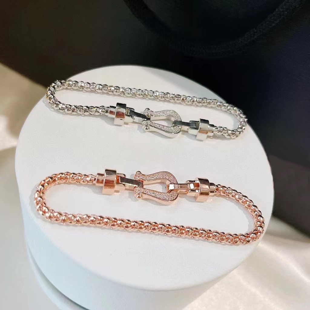 ♥ Vòng Tay Hình Móng Ngựa Hợp Thời Trang Dễ Phối Đồ Cho Cặp Đôi