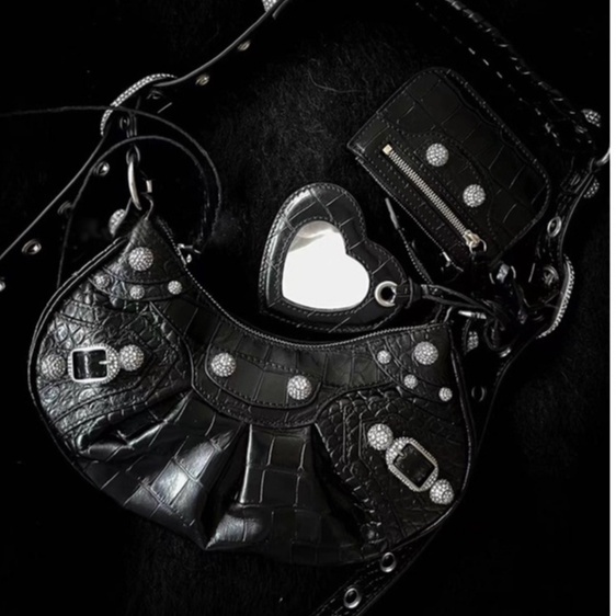 Túi Đeo Vai Đính Kim Cương Giả Hình Trái Tim Phong Cách Thời Trang Mới 2023