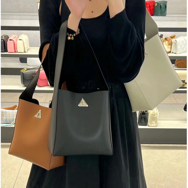 Cnk2023 mới 40271176 Hobo túi tote nách nữ