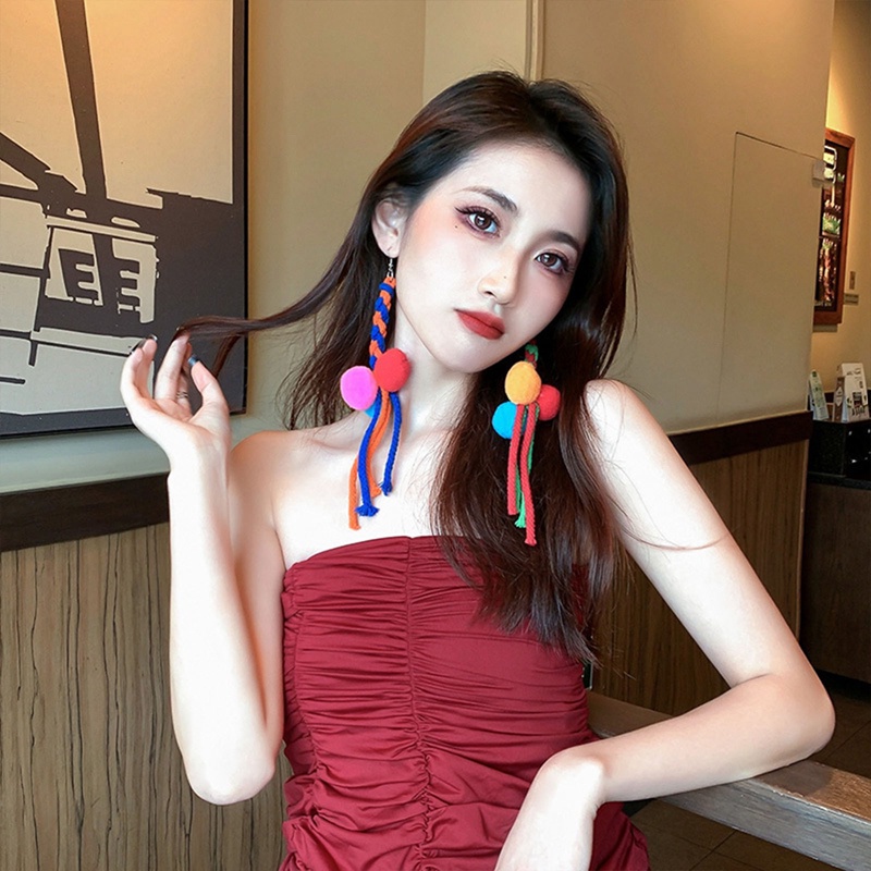 Khuyên Tai Dáng Dài Phối Cục Bông Mềm Thời Trang Dễ Thương Cho Nữ