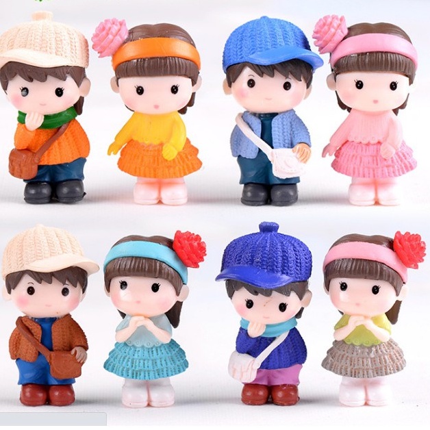 Mô Hình Tiểu Cảnh "Cặp Đôi Đeo Cặp Mini" Trang Trí Sen Đá, Sân Vườn/ Chậu Cây, DYI, Terrarium