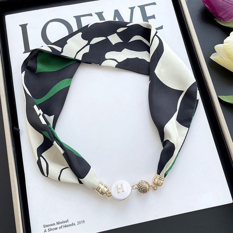 Khăn Choàng Cổ Mỏng Có Khóa Nam Châm Đính Ngọc Trai Thời Trang