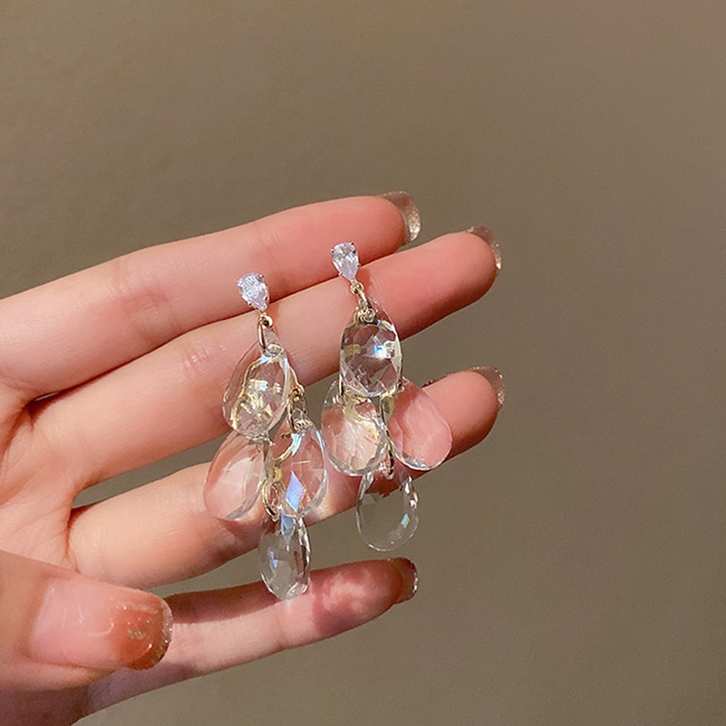1 Đôi Bông Tai Dáng Dài Hình Giọt Nước Trong Suốt Độc Đáo Cho Nữ