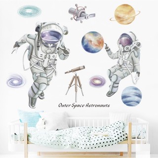 Decal trang trí tường - Cặp đôi phi hành gia lơ lửng