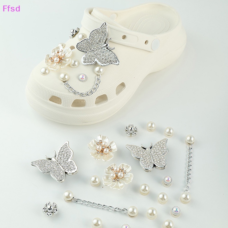 {Ffsd} 1 Bộ Phụ Kiện Giày Croc Hình Bướm Đính Đá Ngọc Trai Có Thể Tháo Rời Trang Trí Giày Quà Tặng Cho Trẻ Em * Hàng Bán Chạy