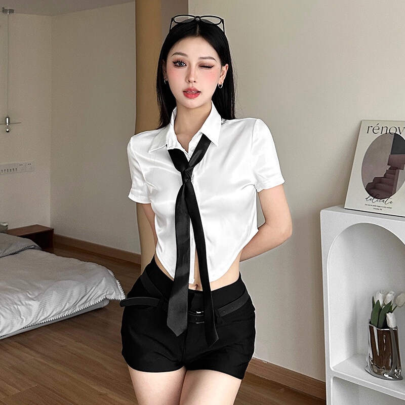 Weird Puss Áo Sơ Mi Croptop Tay Ngắn Cổ Polo Phối Cà Vạt Thiết Kế Đơn Giản Thời Trang Cho Nữ
