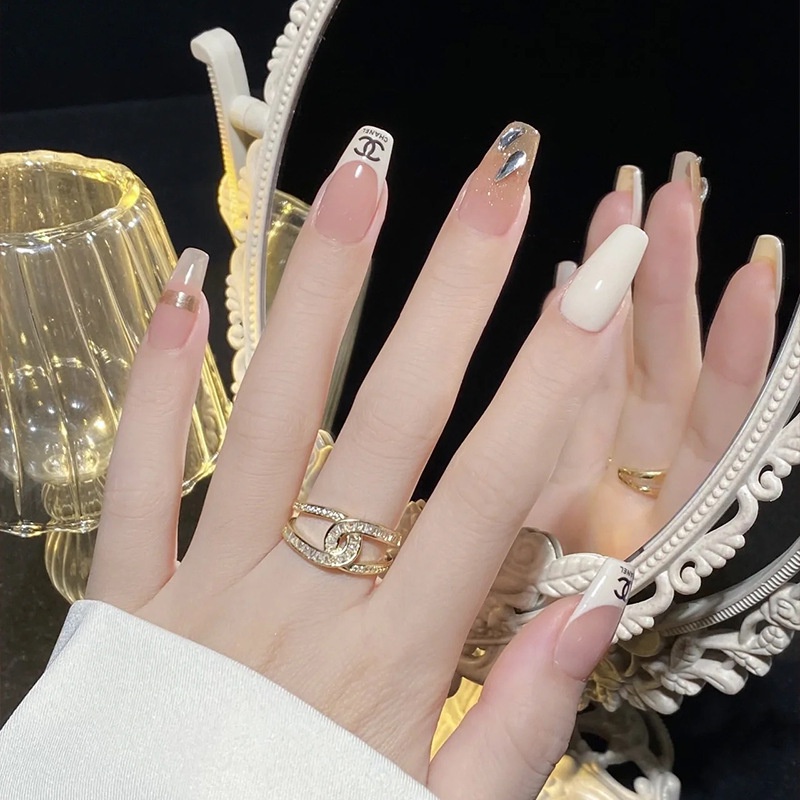 Miếng Dán Móng Tay Giả Trong Suốt Màu Hồng Nhẹ Nhàng