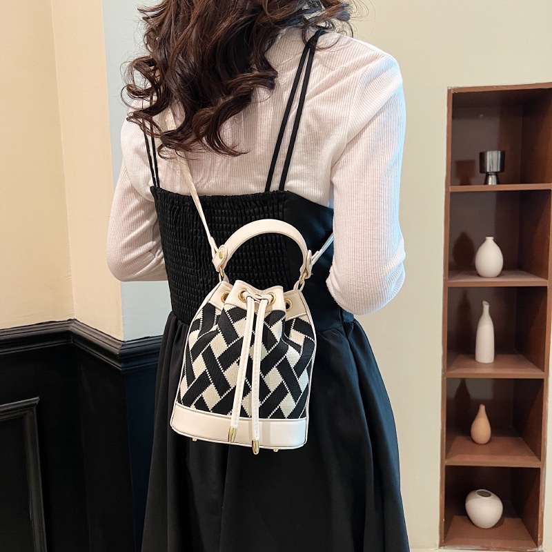 Túi Xách Đeo Vai Dây Rút Họa Tiết Hình Thoi Phong Cách Thời Trang Mới Cho Nữ