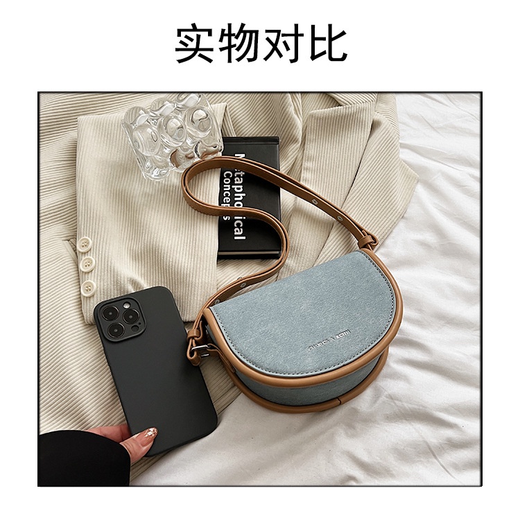 Áo Thun Nữ Lệch Vai In Chữ Phong Cách Hàn Quốc Mới