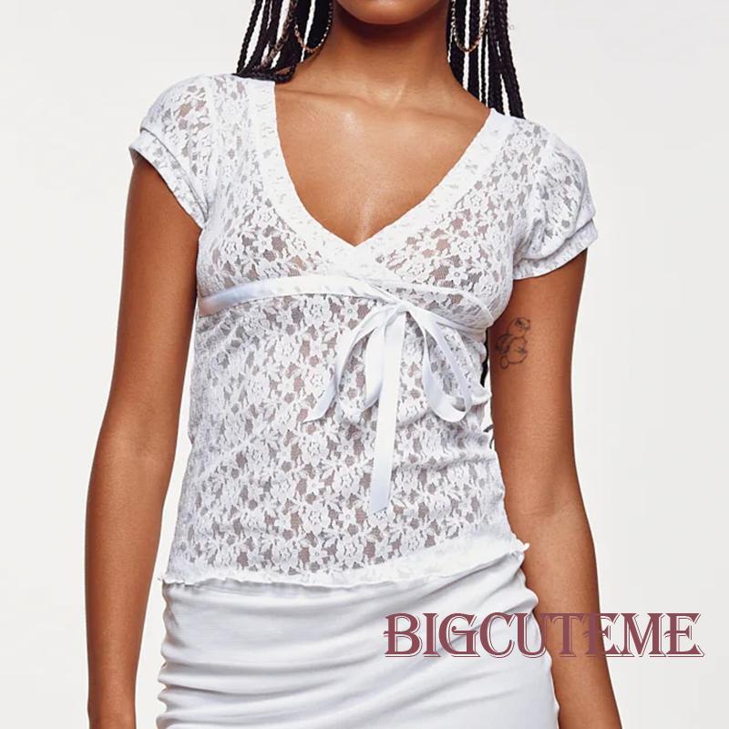 Áo Thun Ngắn Tay Cổ Chữ V Phối Ren Hoa Nhìn Xuyên Thấu Phong Cách Đường Phố Thời Trang Cho Nữ