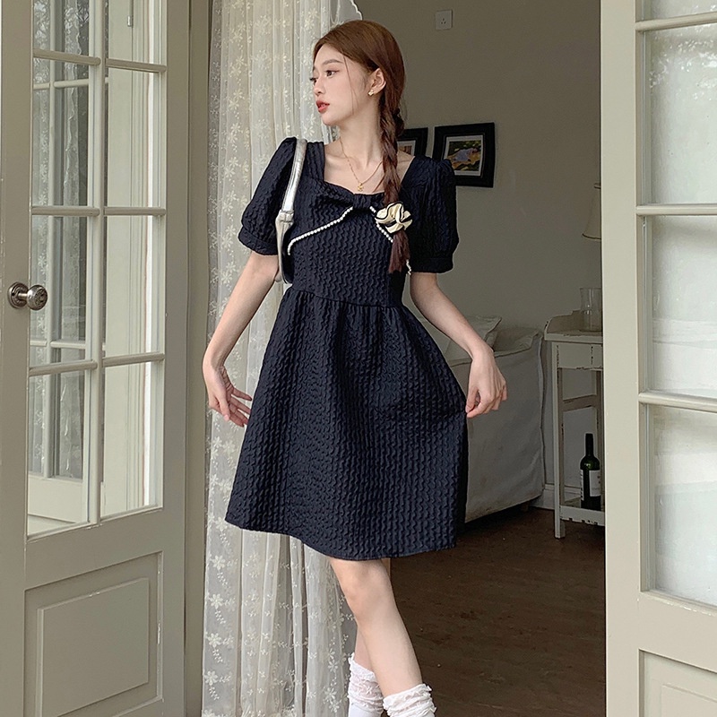 Đầm Ôm Eo Thắt Nơ Viền Ngọc Trai Phong Cách Hepburn Ngọt Ngào Cho Nữ