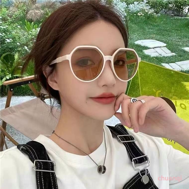 Kính Mát Gọng Nhỏ Màu Nâu Phong Cách Retro Thời Trang Cho Nữ