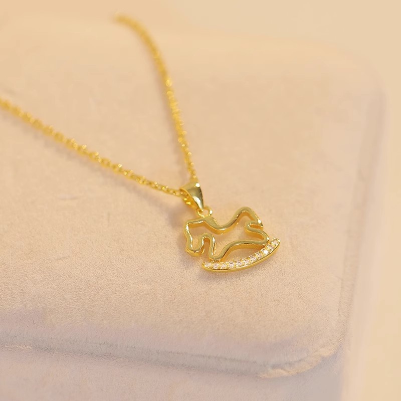 Vòng cổ Hình Ngựa Gỗ Đính Đá Lấp Lánh Thiết Kế Đơn Giản Chất Lượng Cao